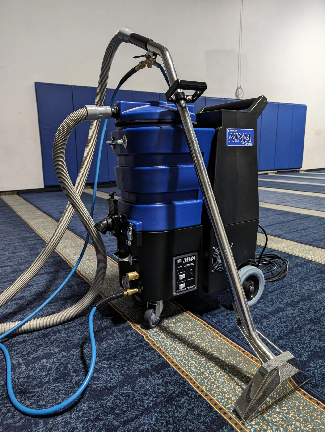 Portable blue carpet extractor and wand